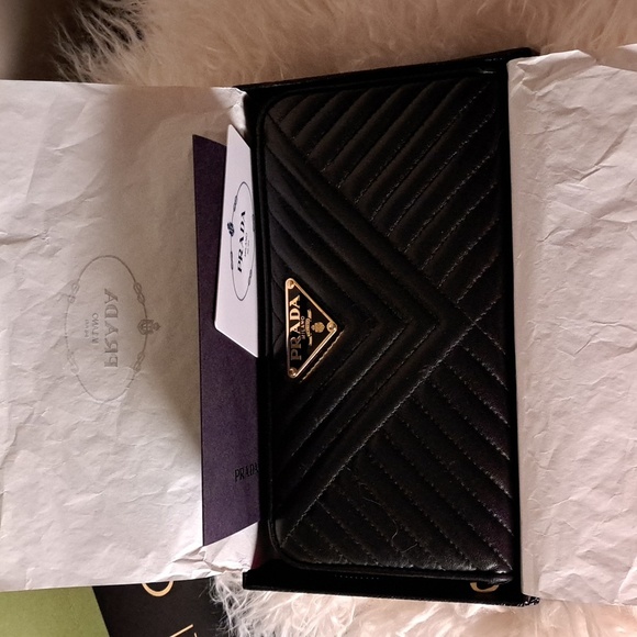 🔥🔥Prada Nappa Impunture Zip-Around Wallet - Picture 13 of 15